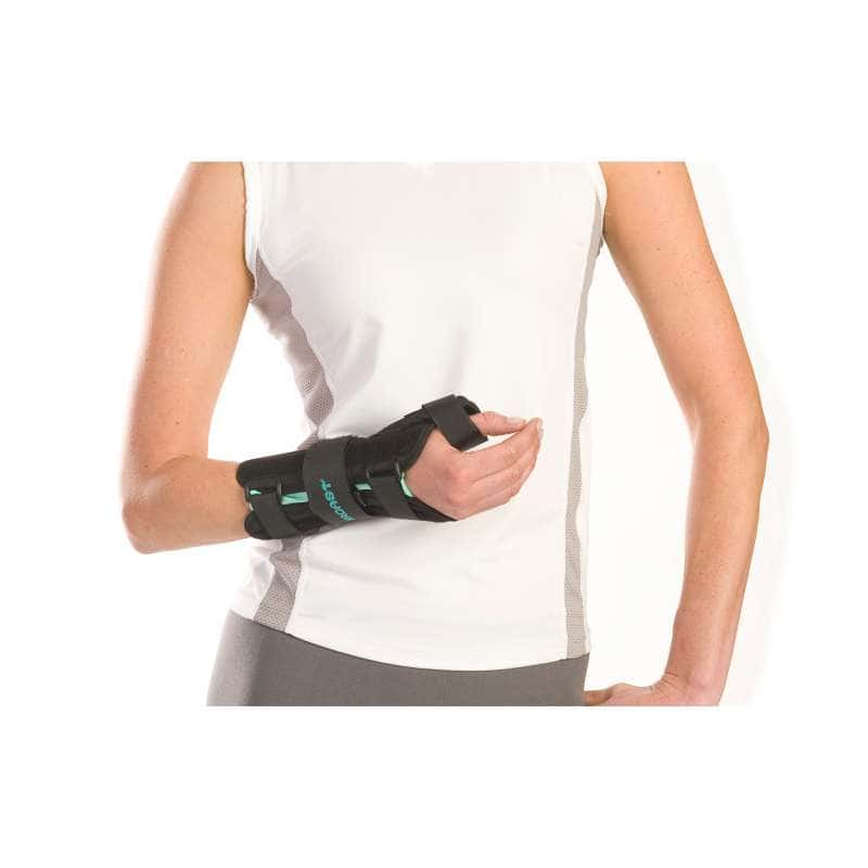 Aircast A2 Wrist Brace With Thumb Spica - Image 1