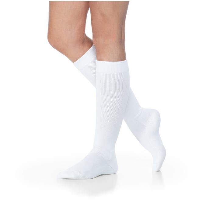 Sigvaris Eversoft Diabetic Calf High Closed Toe Socks White, 8-15 mmHg, Medium, White - Pair - Image 1