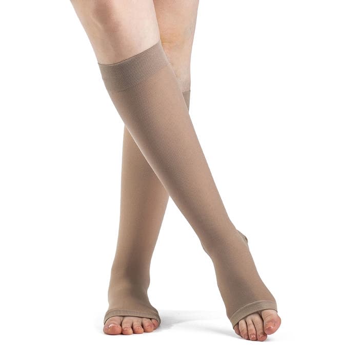 Sigvaris Dynaven Access Calf High Compression Socks 30-40 mmHg Open Toe, Large-Short, Crispa - Pair - Image 1