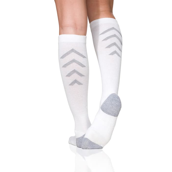 Sigvaris Athletic Recovery Unisex Calf High Compression Socks, 15-20 mmHg, Small, White - Pair - Image 1