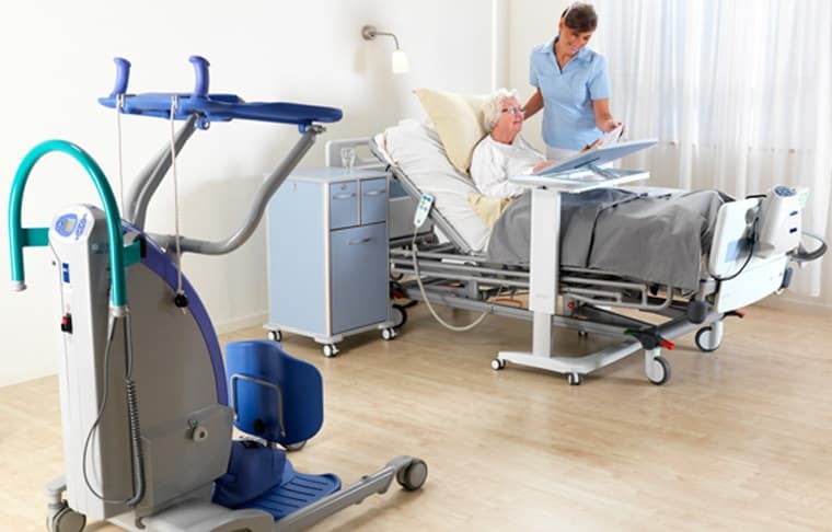 Arjo Sara Plus powered standing and raising aid - Image 4