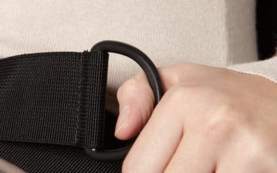 Bodypoint® center-pull four point padded hip belt with metal push button buckle - Image 2