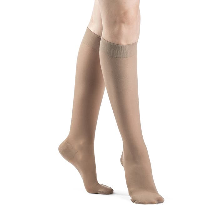 Sigvaris Dynaven Access Womens Calf High Compression Socks 30-40 mmHg Closed Toe, Small-Short, Crispa - Pair - Image 1