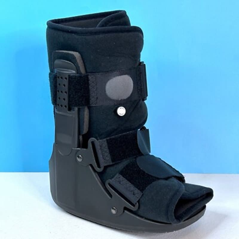 DeRoyal Inline Pneumatic Air Walker Boot, Medium, Short - Each - Image 1