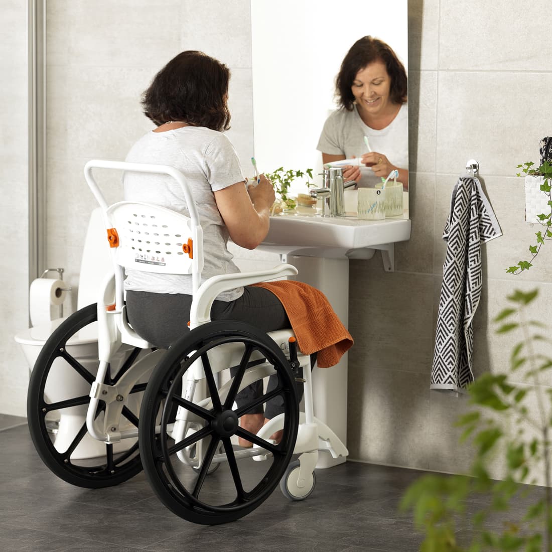 Etac Clean 24" Self Propelled Shower Commode Chair - Image 7