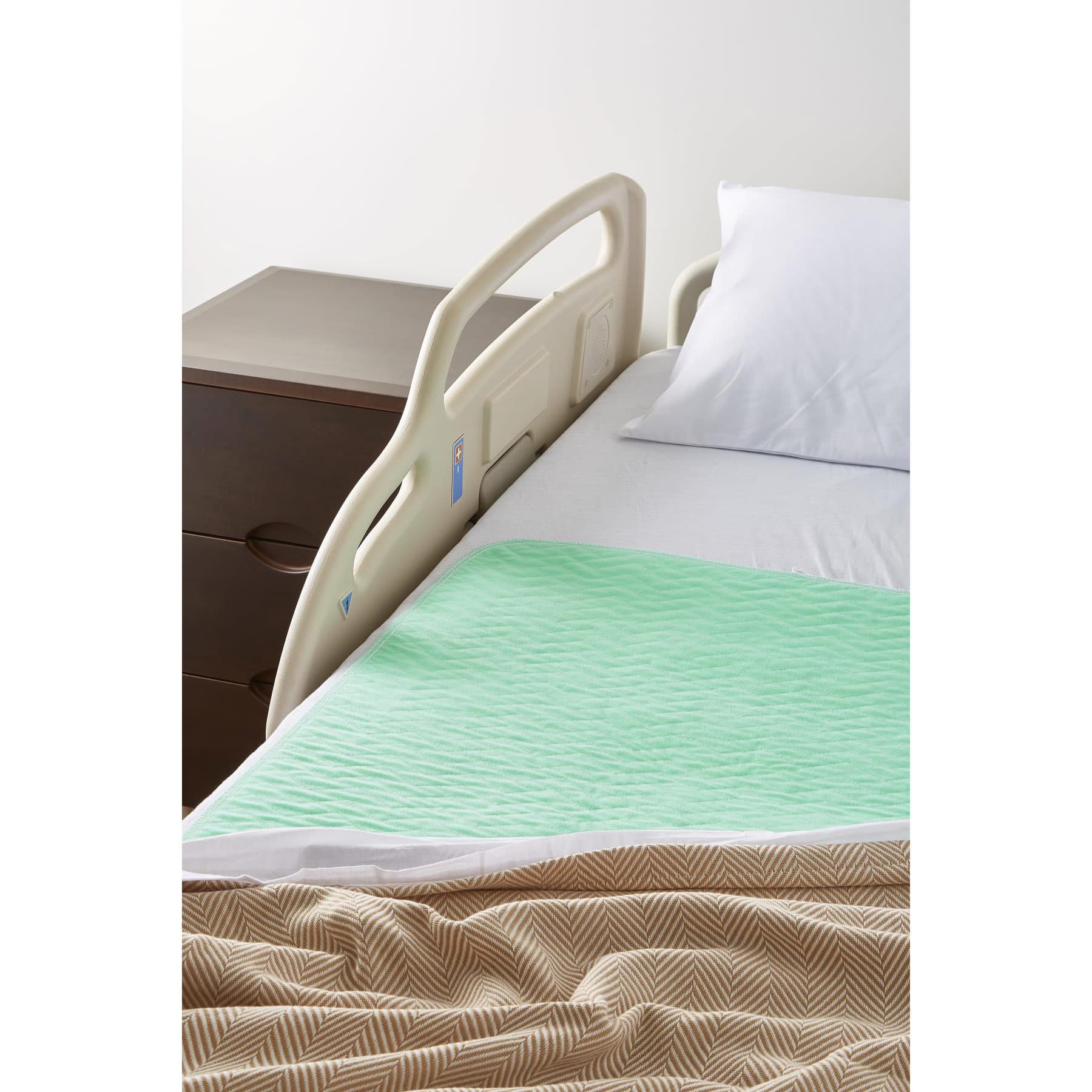 Medline Quick Dry Poly Laminated Reusable Underpads - Image 4