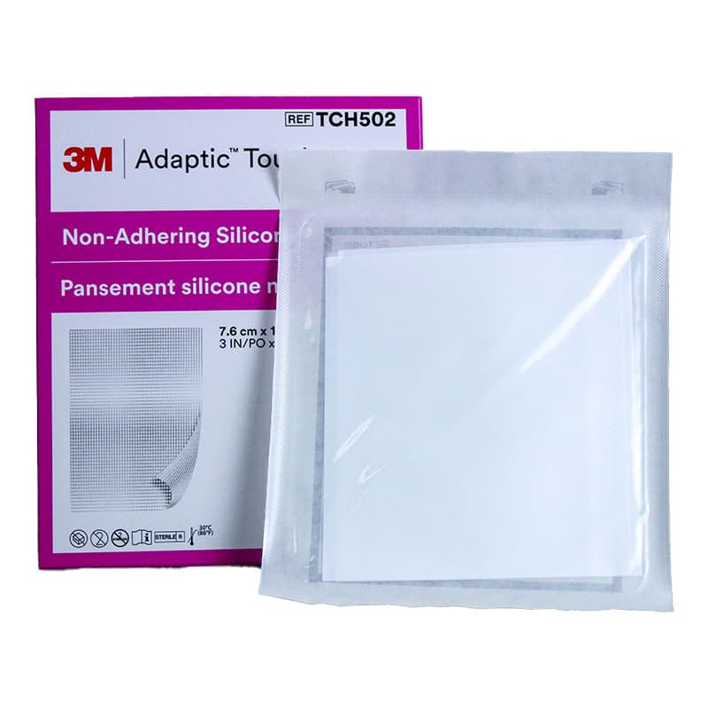 3M Adaptic Touch Non-Adhering Silicone Dressing, 3" x 4.25" (7.6 cm x 11 cm) - Image 1