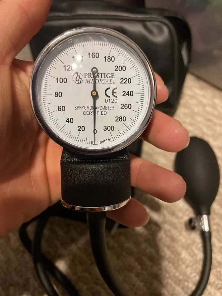 Mabis Basic Aneroid Sphygmomanometer with Adult Nylon Cuff - Image 2