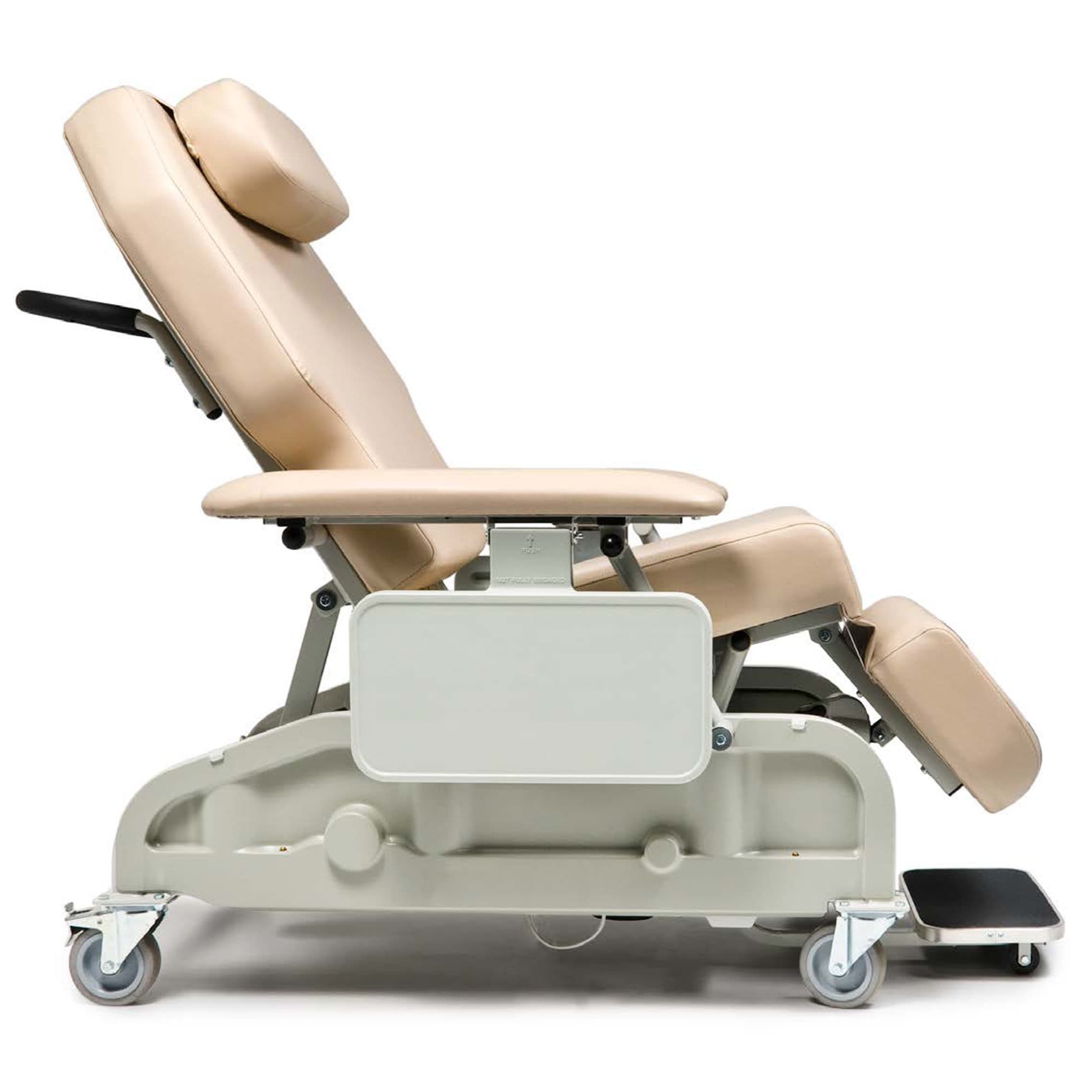 Lumex Powered Bariatric Recliner - Image 2