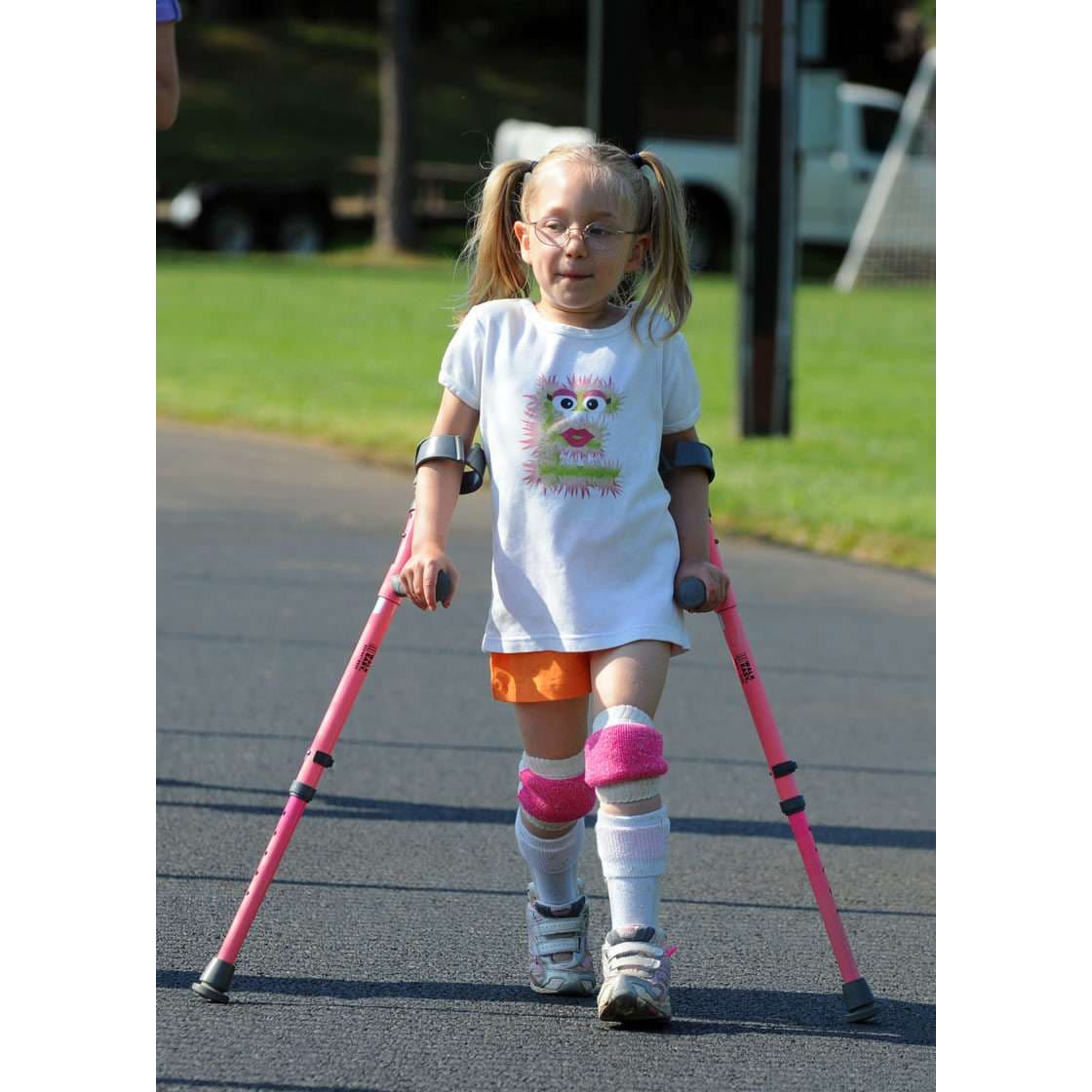 Walk Easy pediatric forearm height adjustable crutches with 3" full cuff (Pair) - Image 3