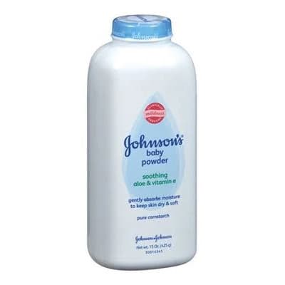 Johnson's Baby Powder, Pure Cornstarch, with soothing aloe vera and vitamin E, 15 oz - Image 1