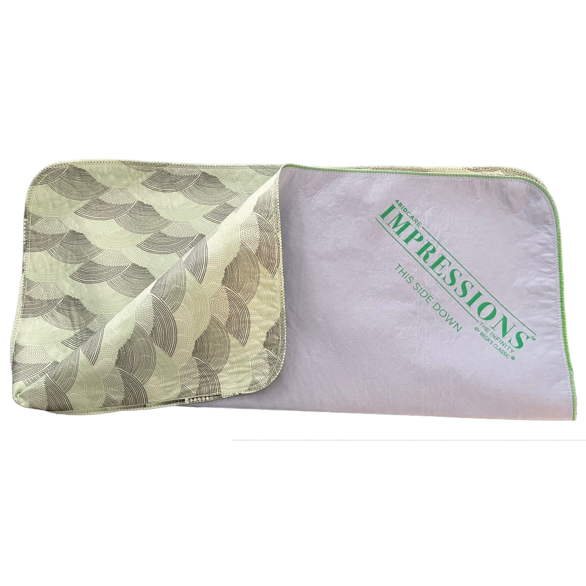 Beck's Classic Heavyweight Reusable Underpad, Green Wave Pattern Topsheet, 34 x 36 Inch - Each - Image 1